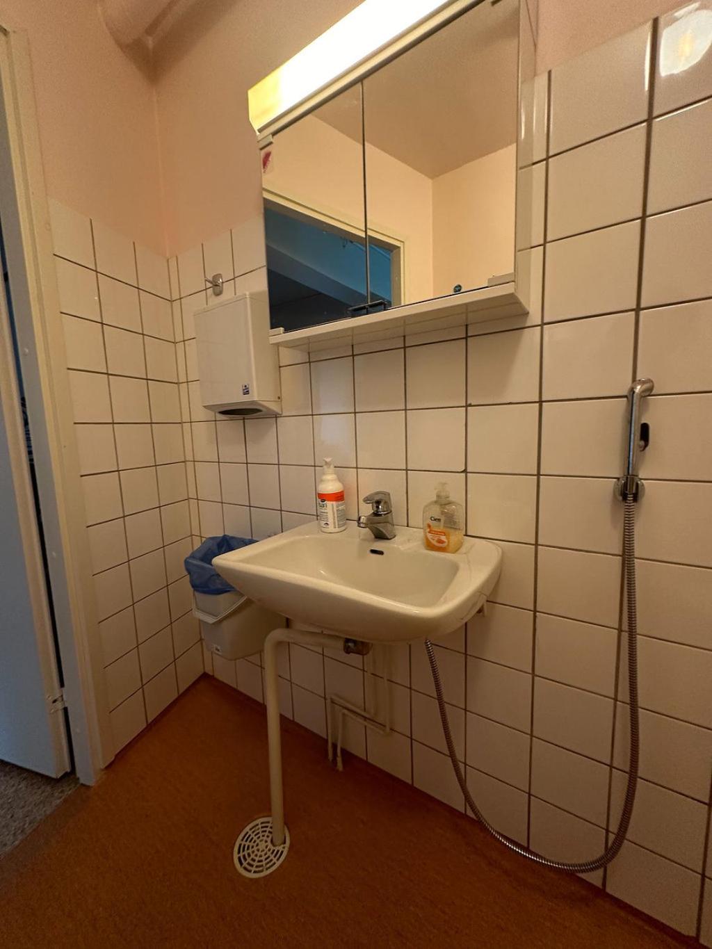 Lepopaikka Lokinpesä, Majoitus ja Camping