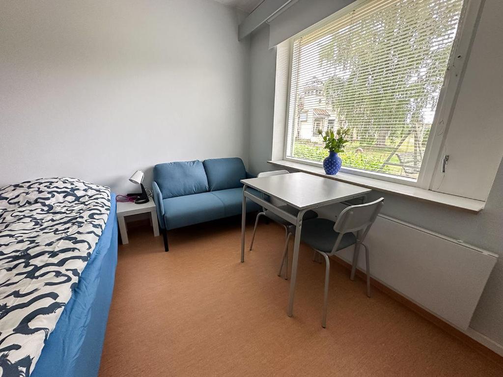 Lepopaikka Lokinpesä, Majoitus ja Camping