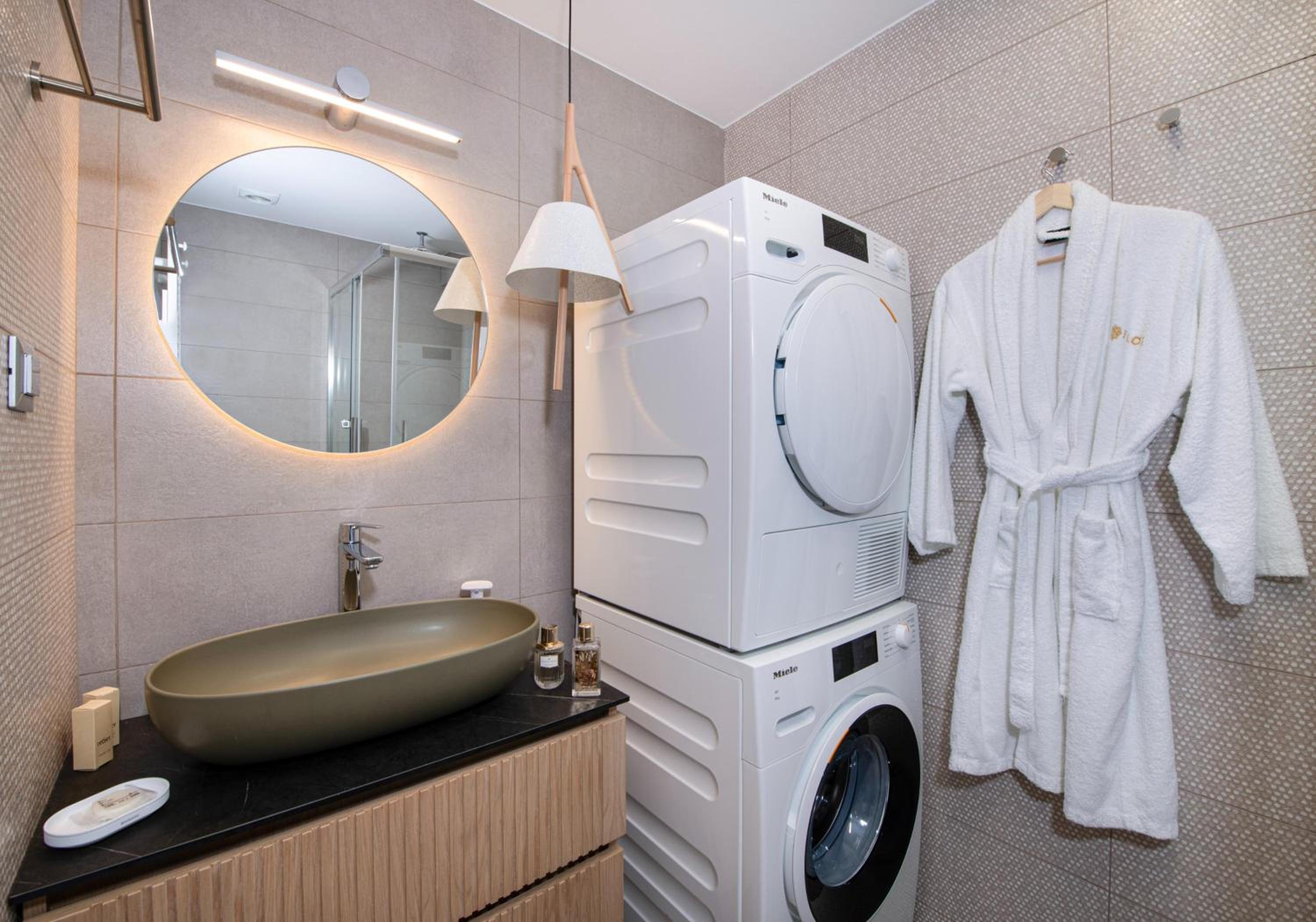 Flos Apartments