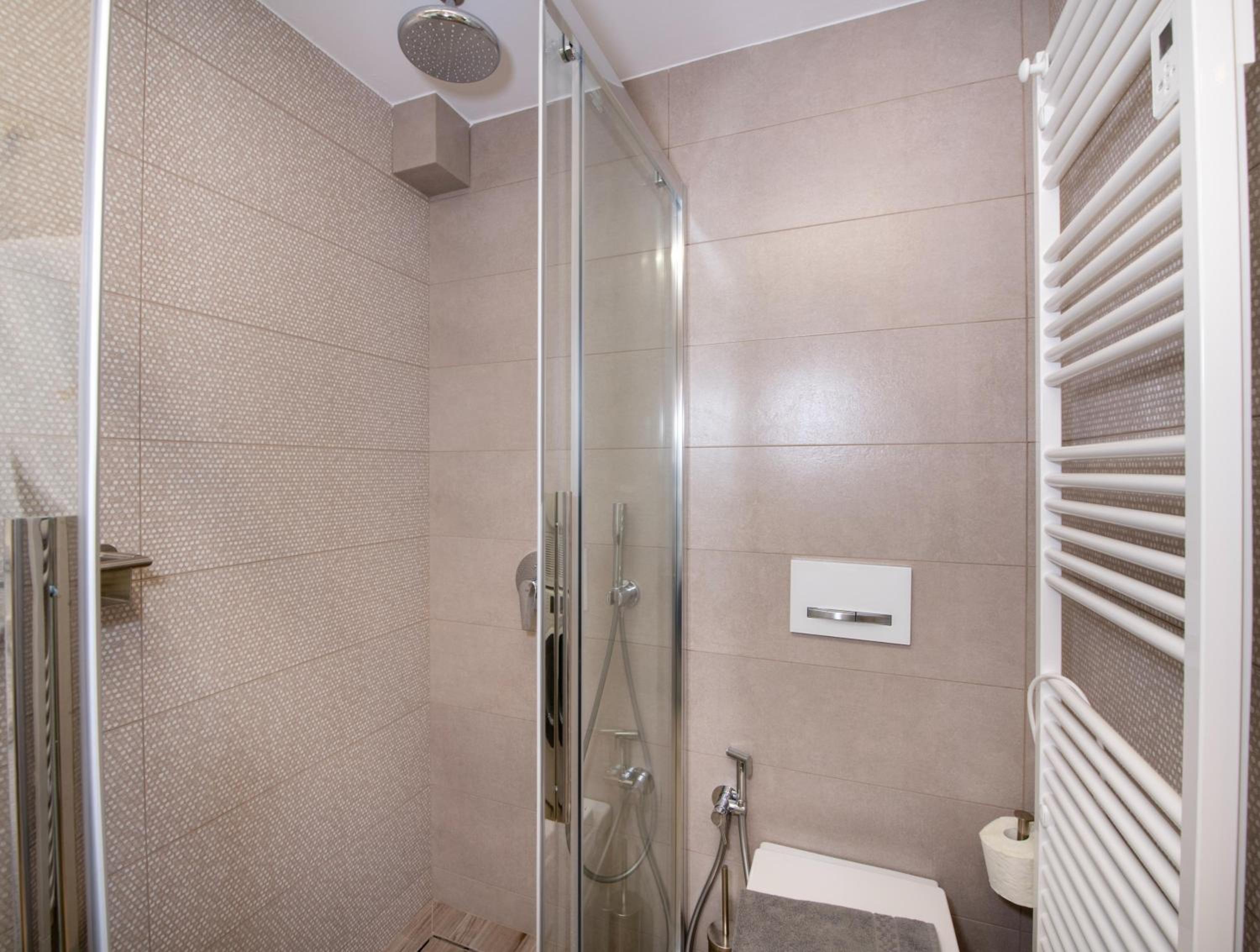 Flos Apartments