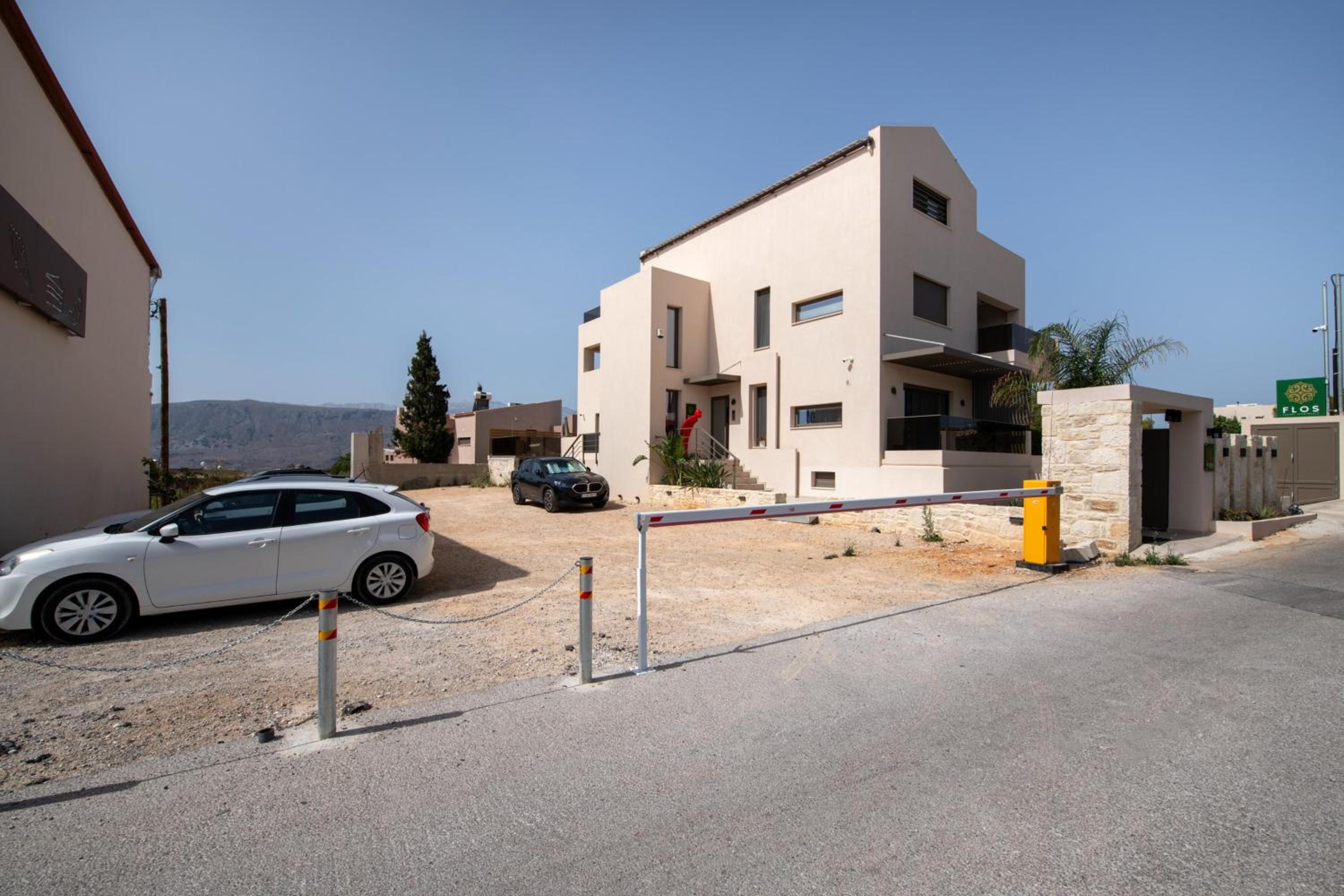 Flos Apartments