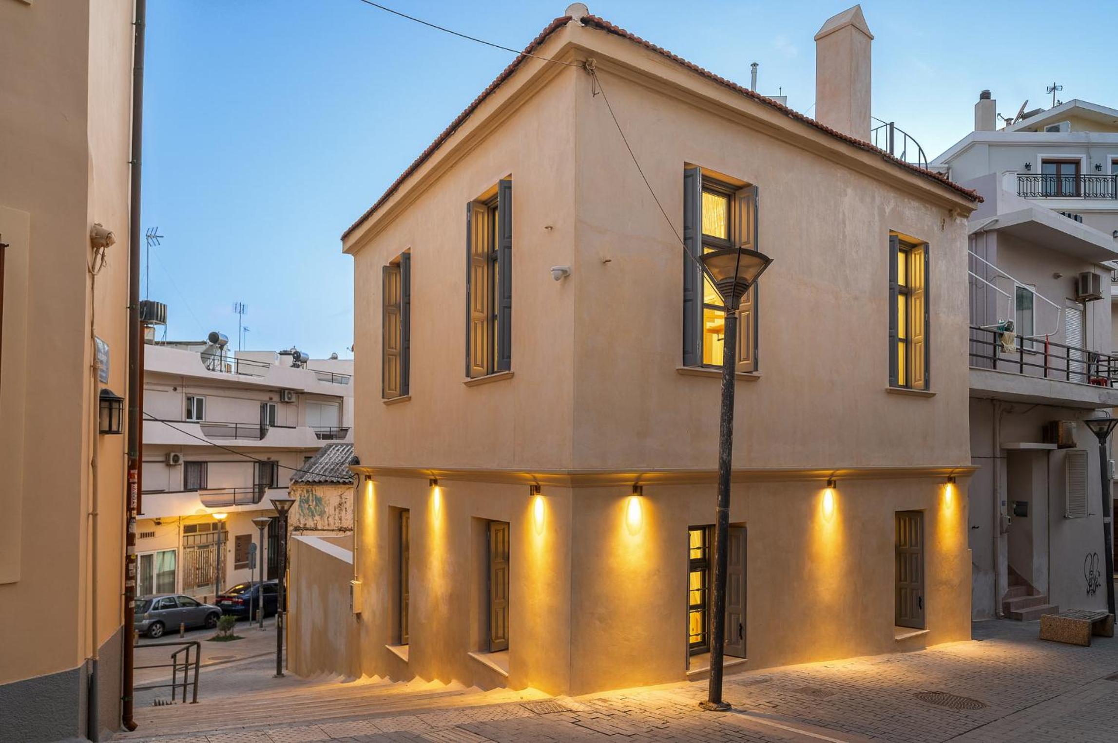 Handakos Luxury Suite by Hospi Living