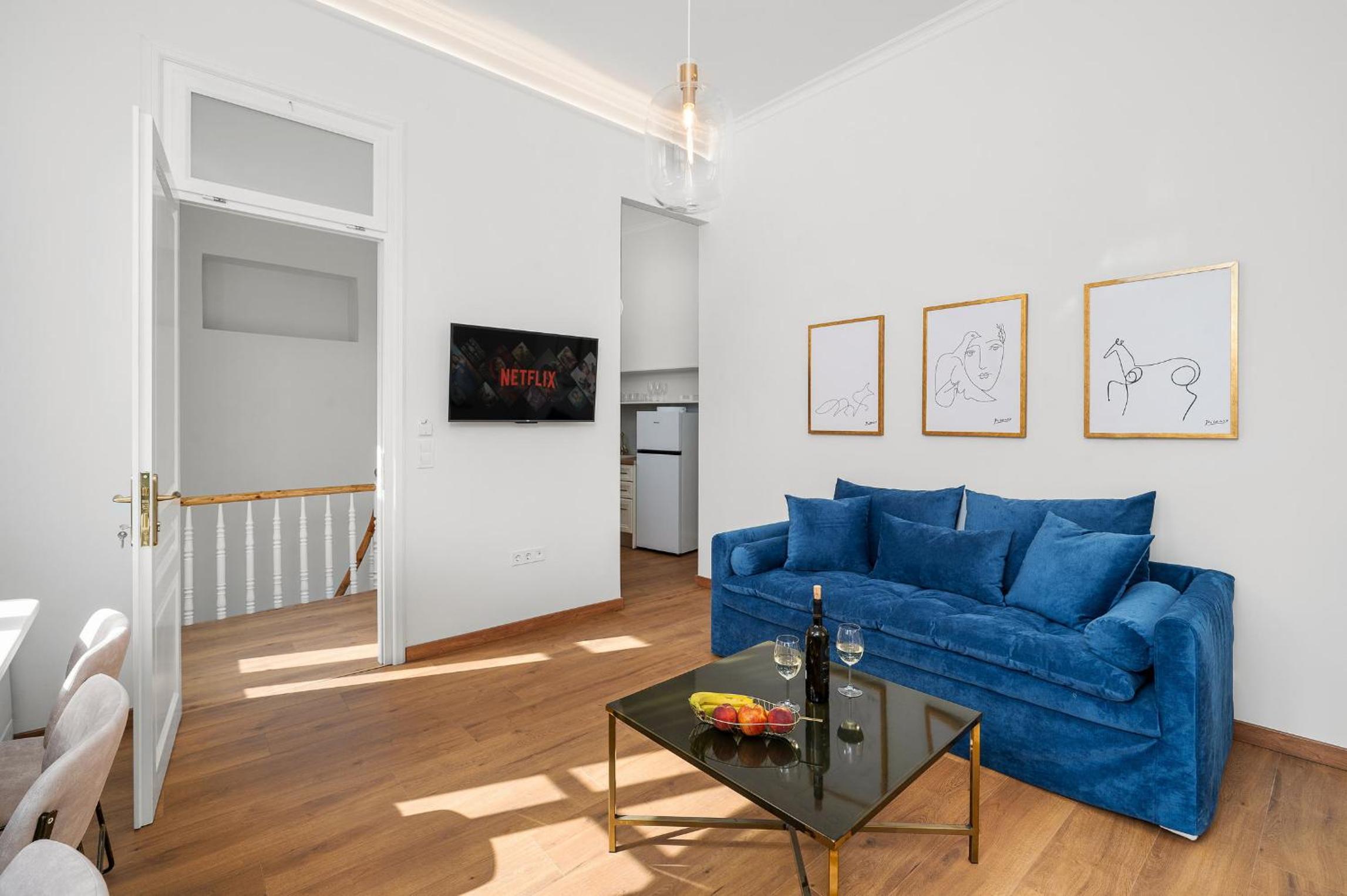 Handakos Luxury Suite by Hospi Living