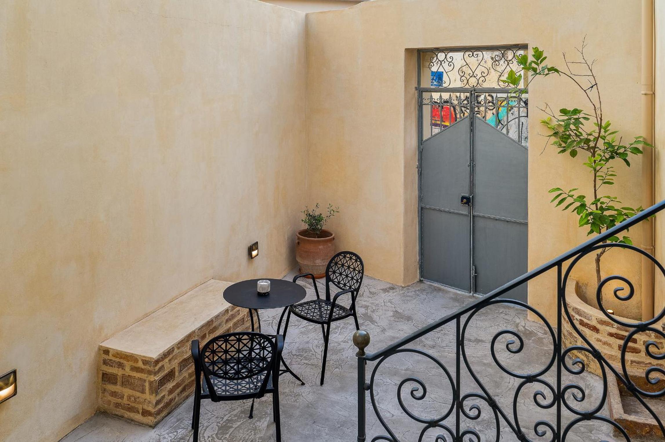Handakos Luxury Suite by Hospi Living