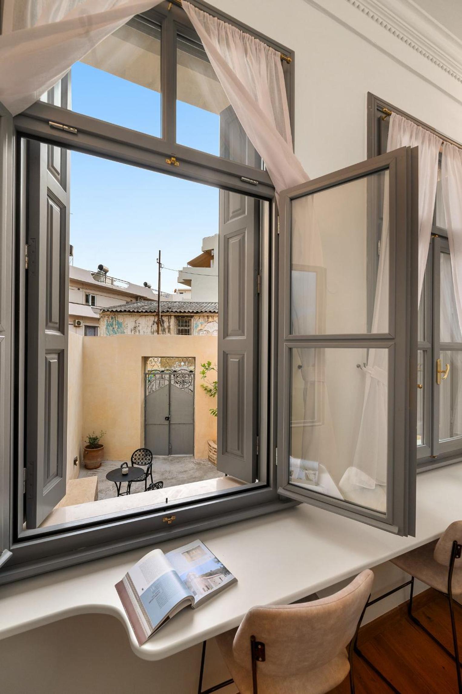 Handakos Luxury Suite by Hospi Living