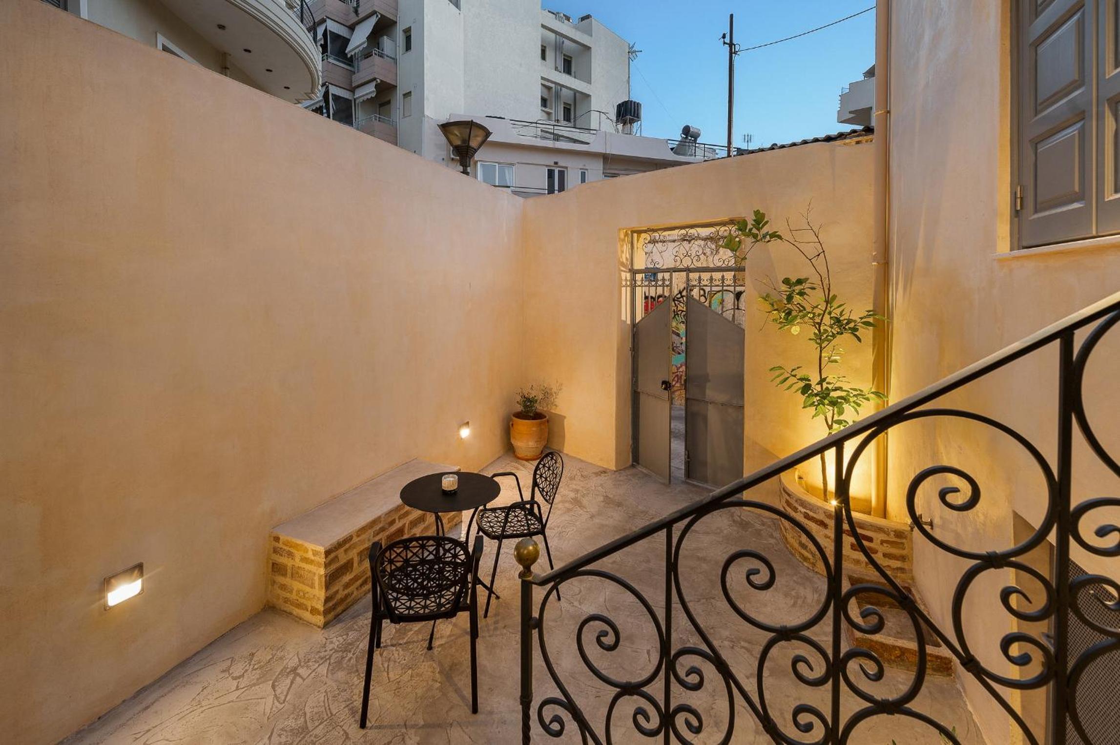 Handakos Luxury Suite by Hospi Living