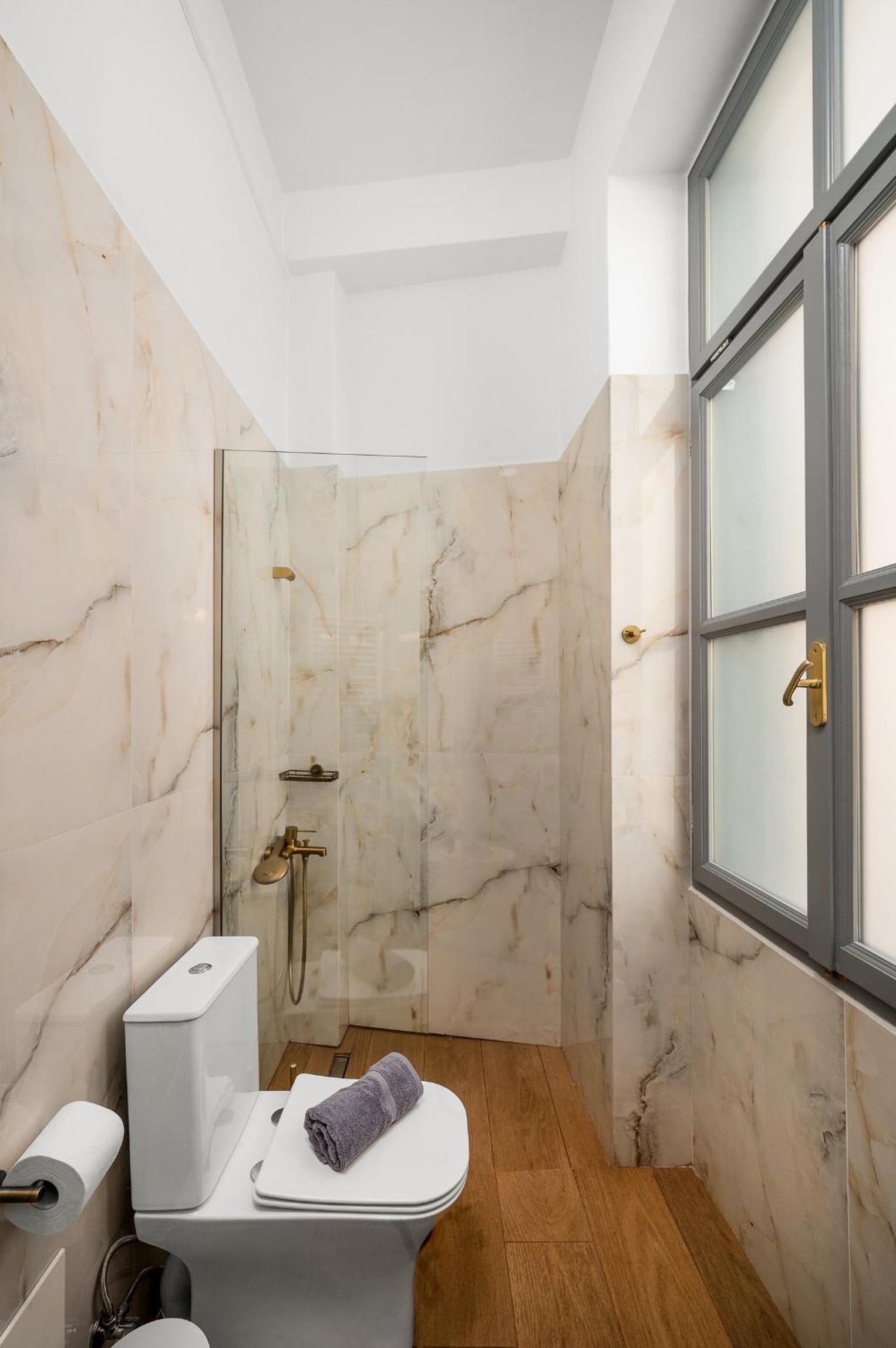 Handakos Luxury Suite by Hospi Living