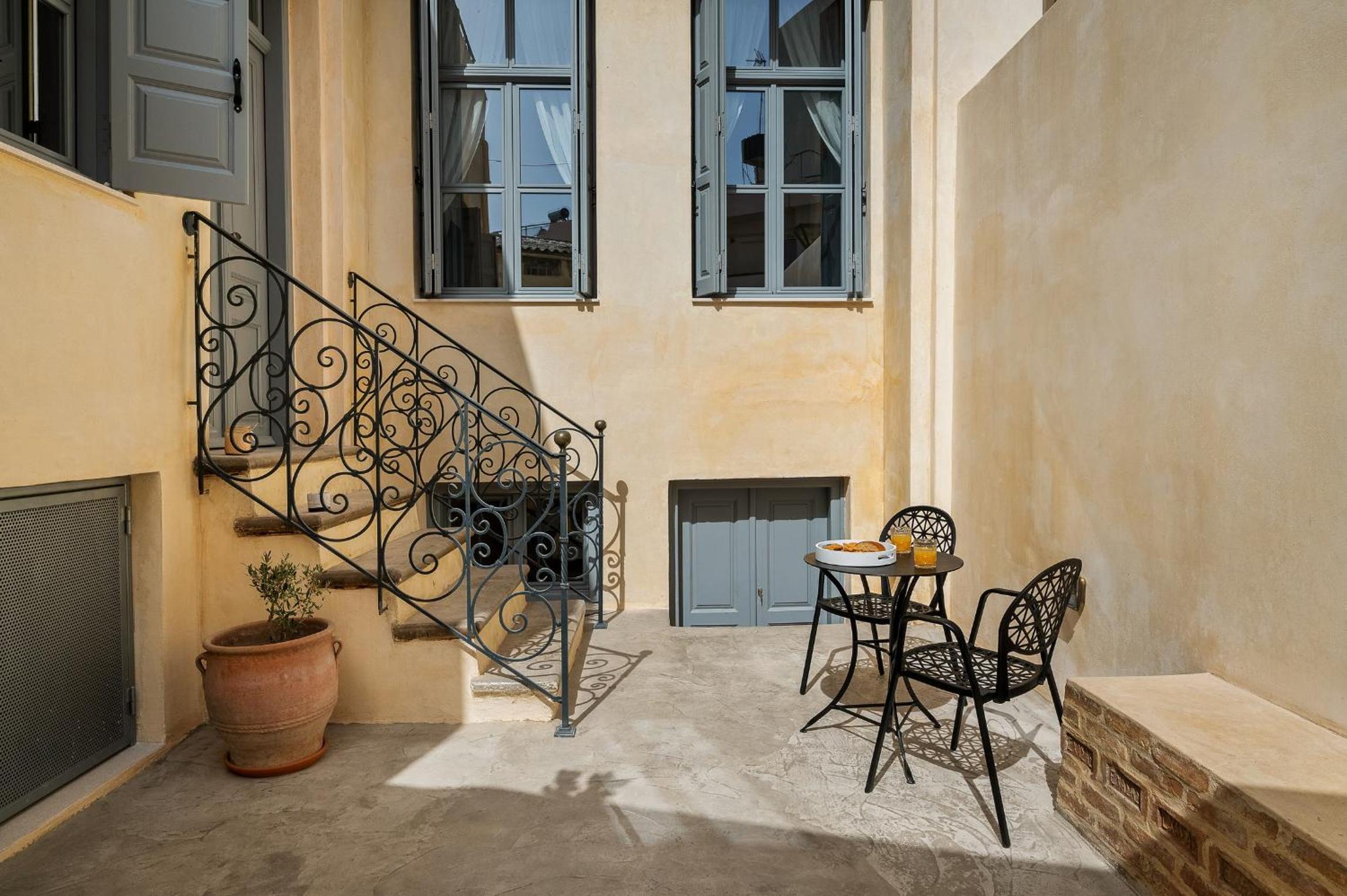 Handakos Luxury Suite by Hospi Living