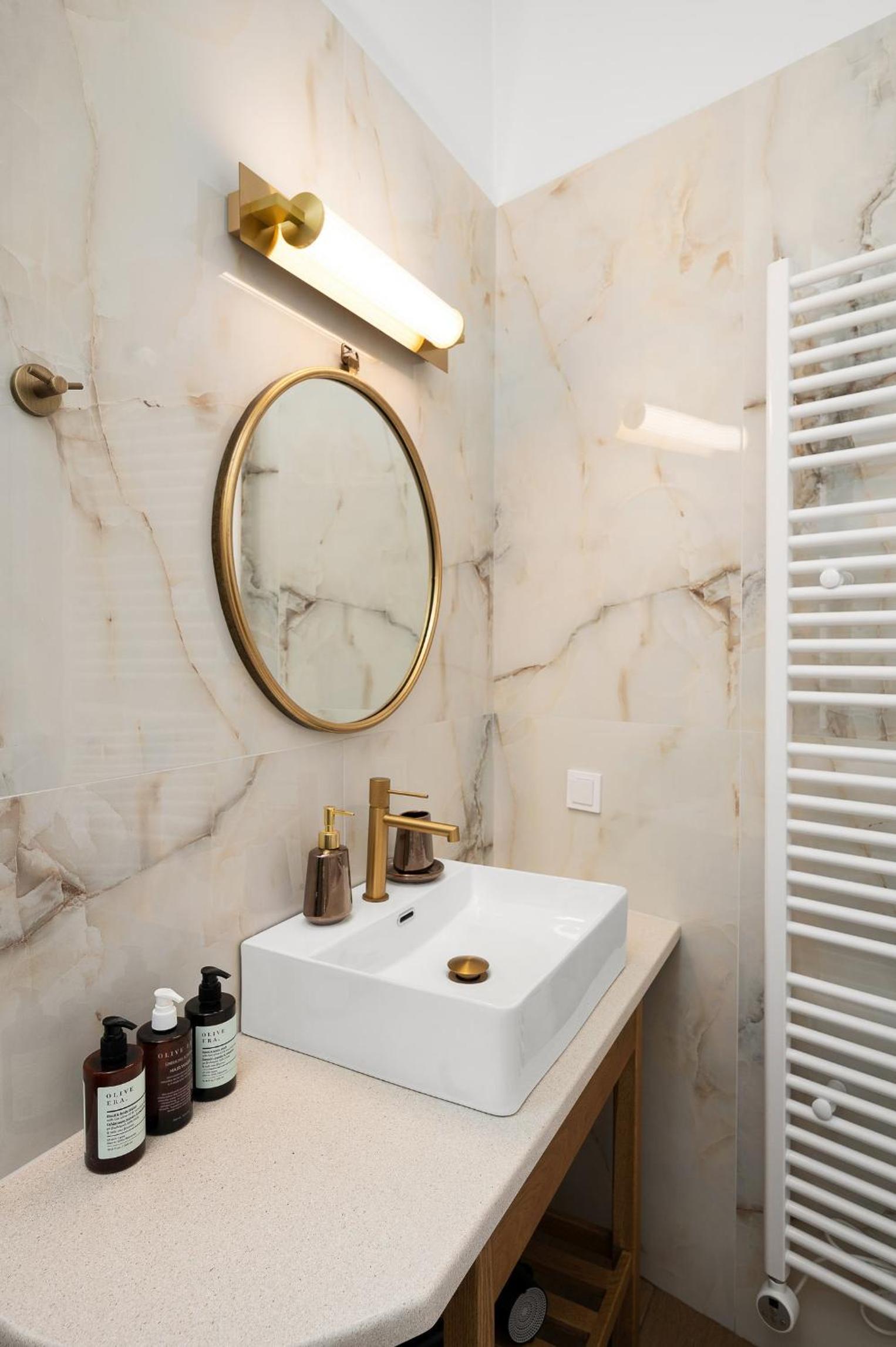 Handakos Luxury Suite by Hospi Living