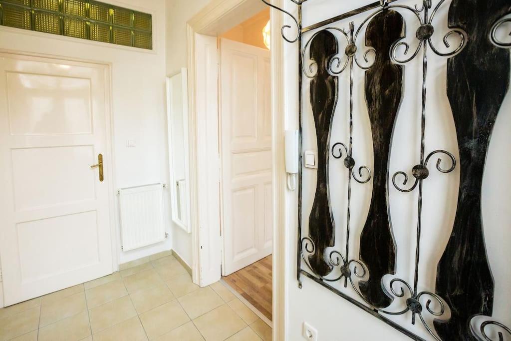 Opera Apartment Budapest with Three Bedroom w AC view 2