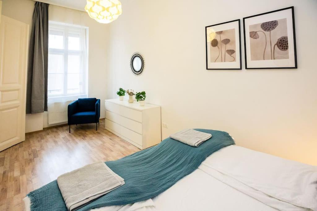 Opera Apartment Budapest with Three Bedroom w AC view 4