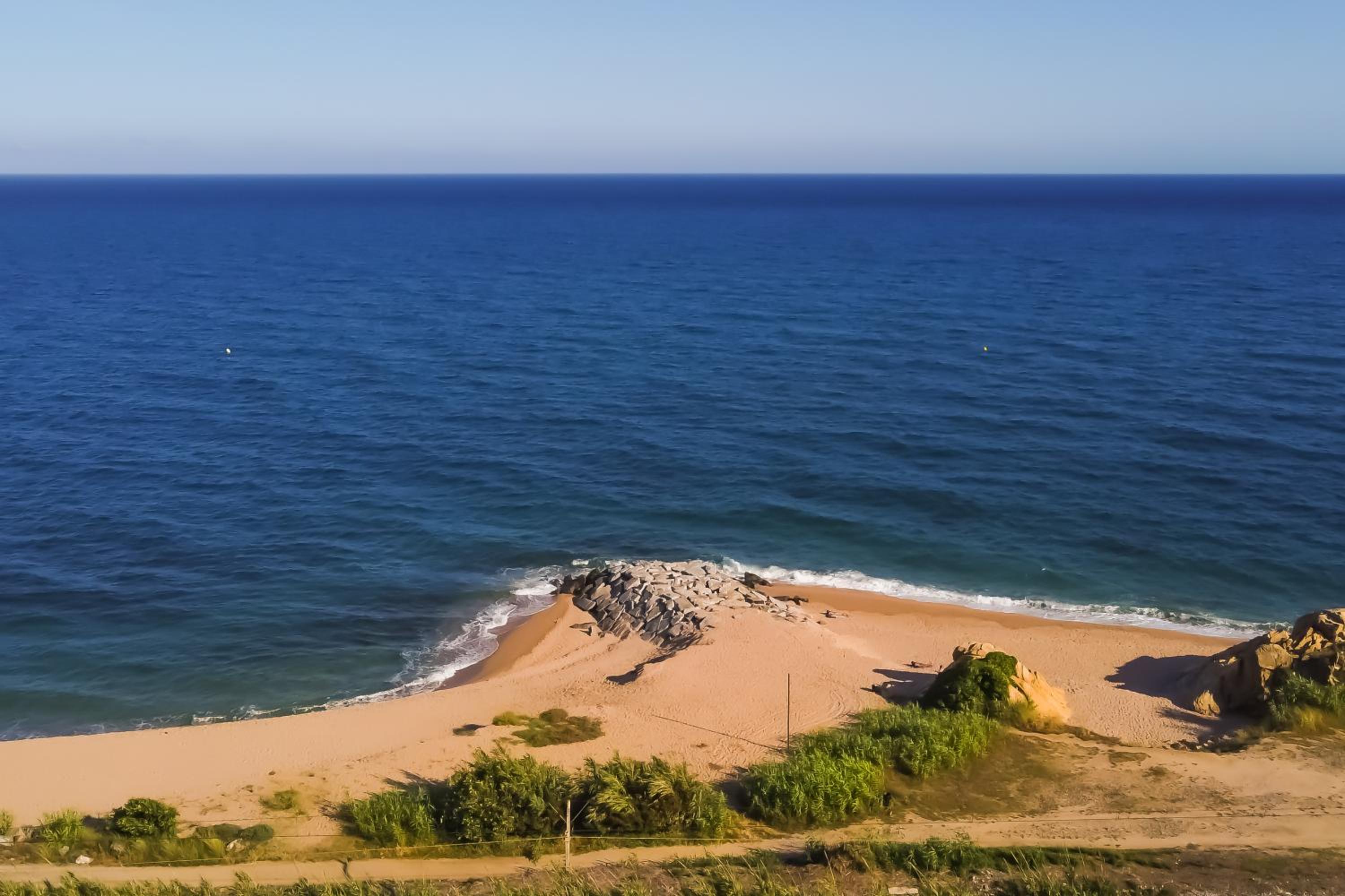 Fantástica casa frente al mar con jardín privado