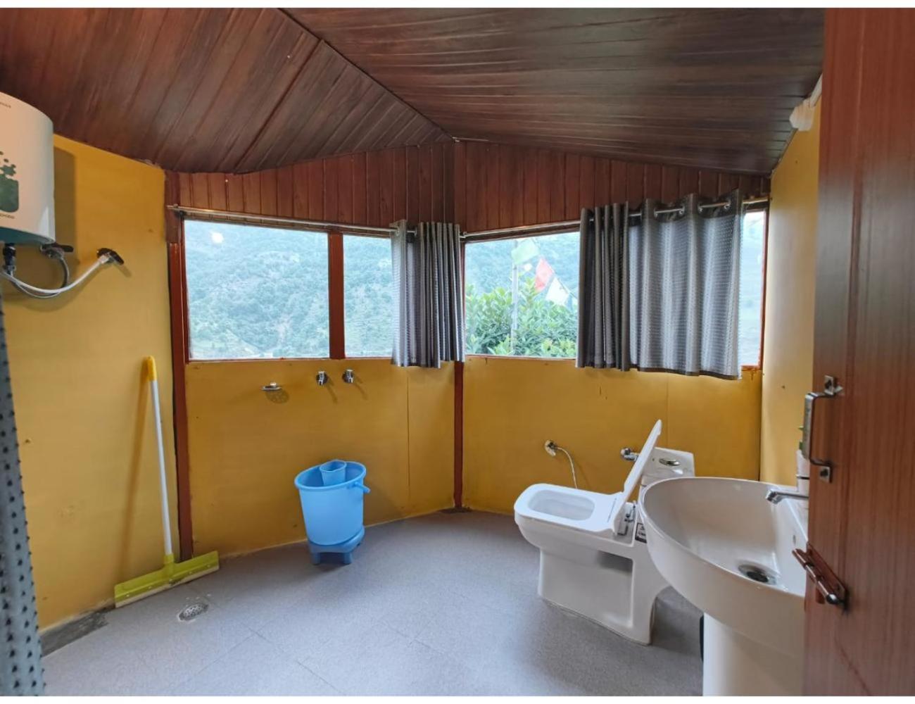 Hotel Oak Camp Valley, Chakrata view 3