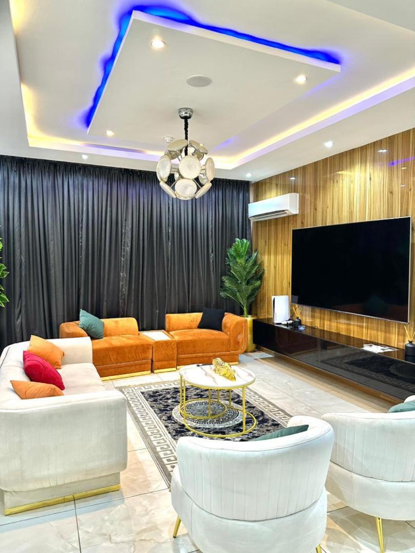 Posh 3bedroom, 24hrs electricity, WiFi, Netflix, PS 5, Snooker, Swimming pool in Jose Maria, Ikate view 2