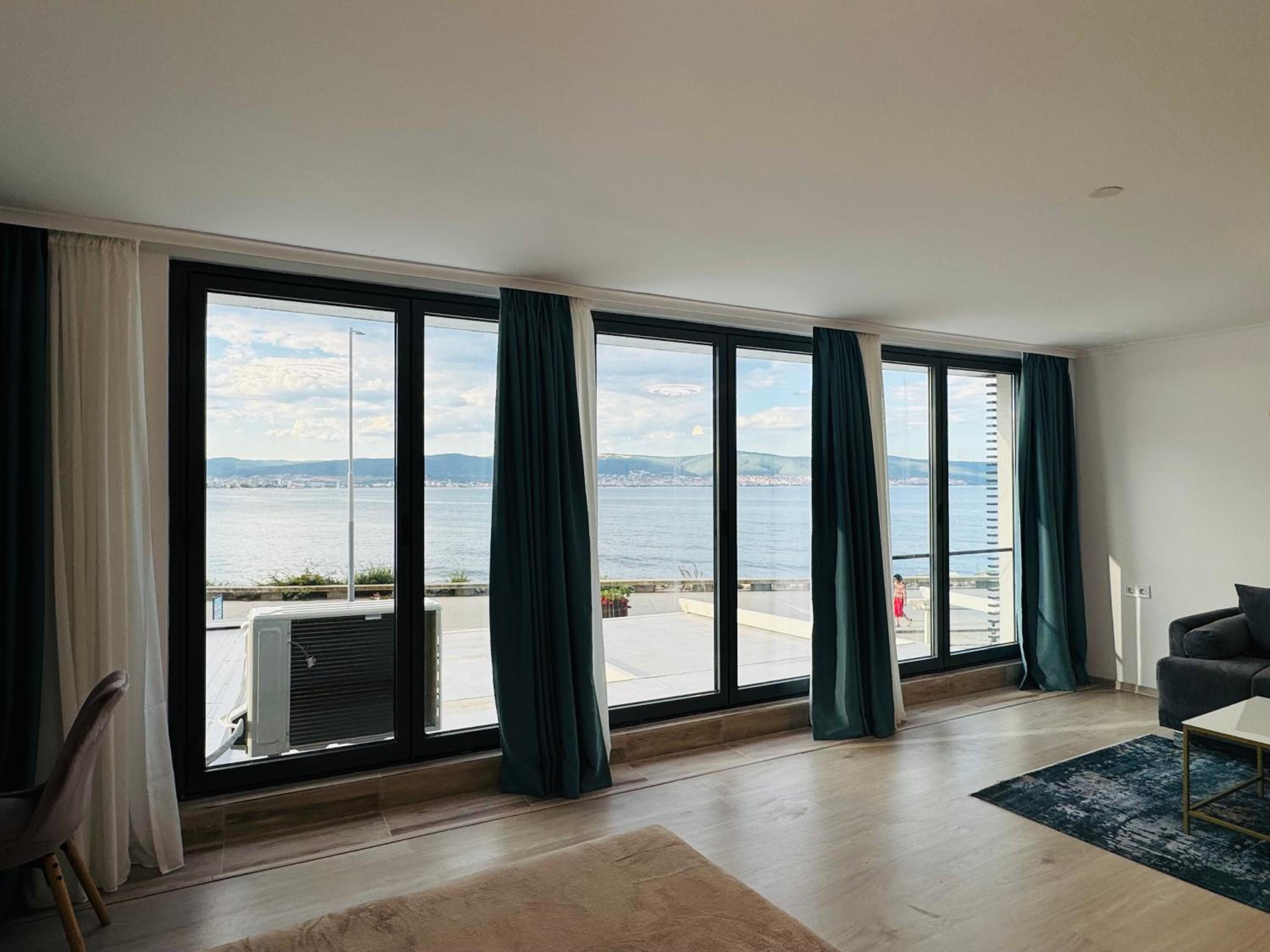 PARADISO 'В' - 107 Panoramic Sea View Large STUDIO Nessebar
