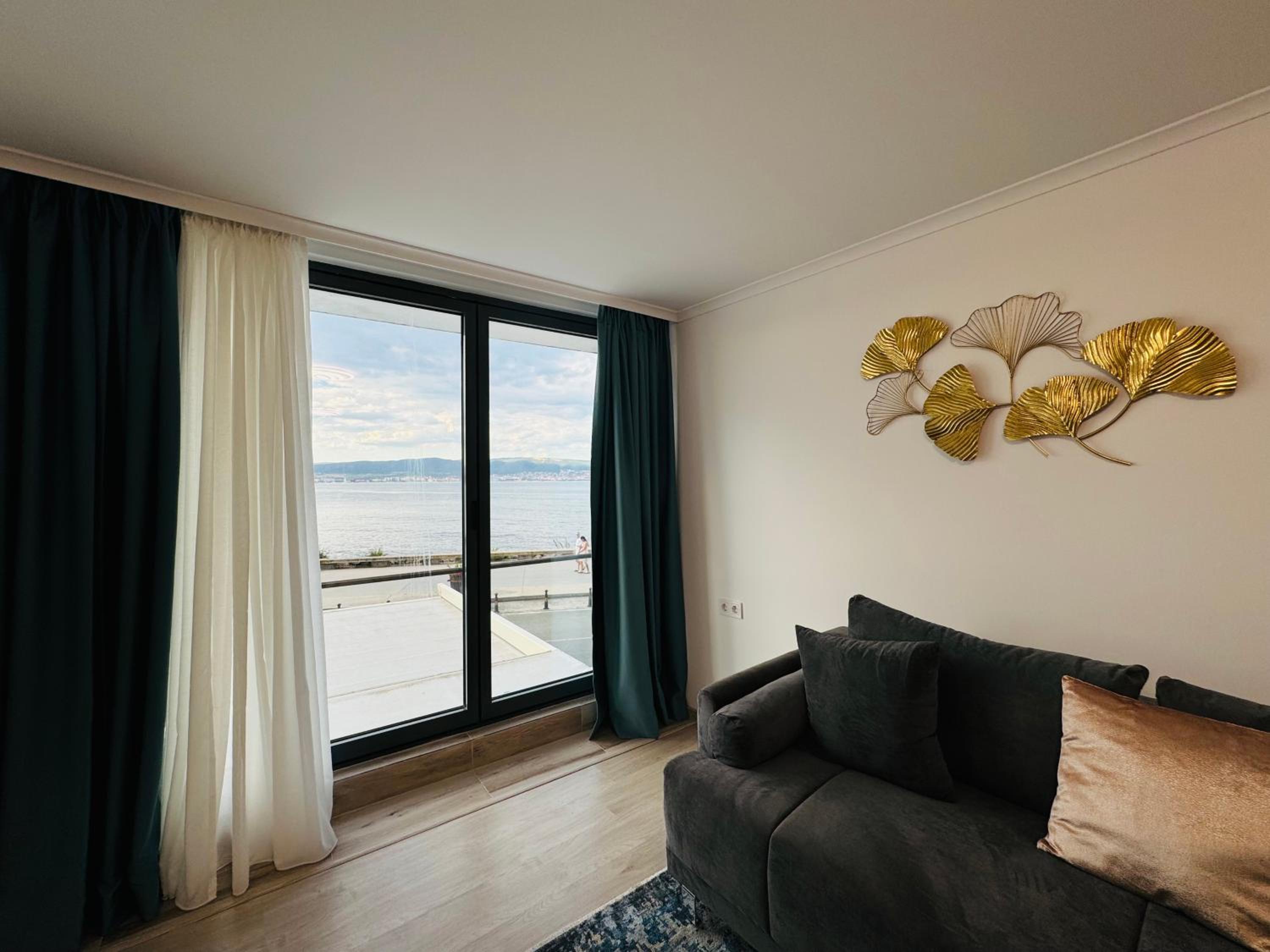 PARADISO 'В' - 107 Panoramic Sea View Large STUDIO Nessebar
