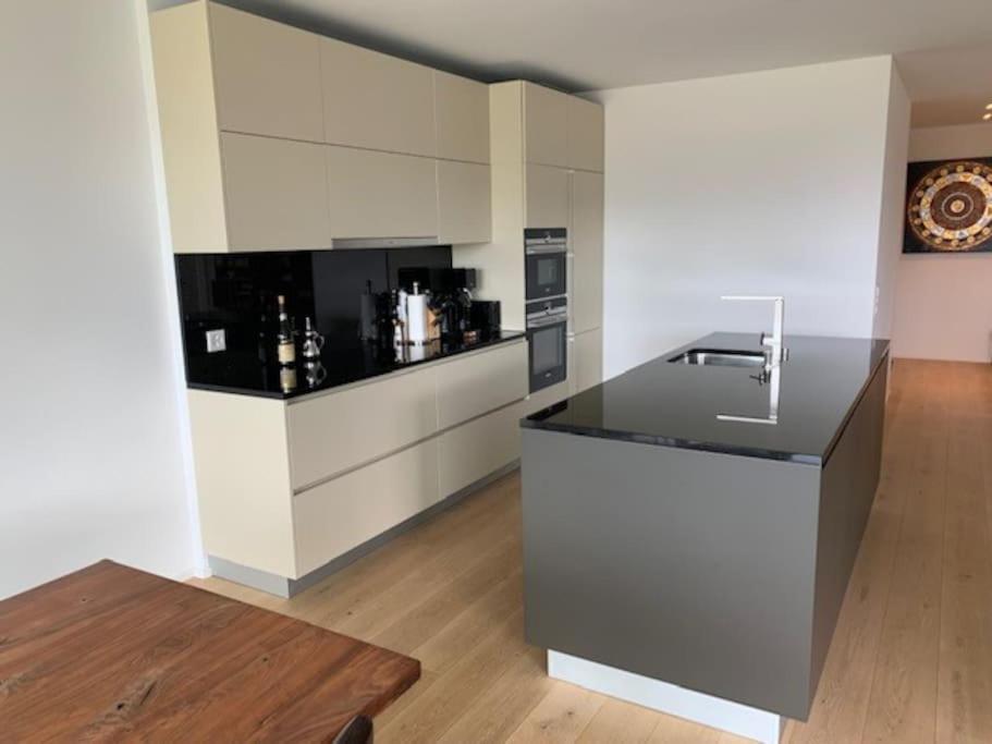 Luxury Apartment - central to everything