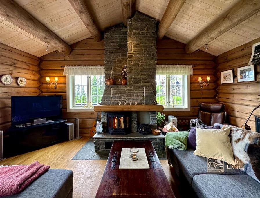 Large log cabin at Sjusjøen with sauna, fireplace and panoramic view view 2