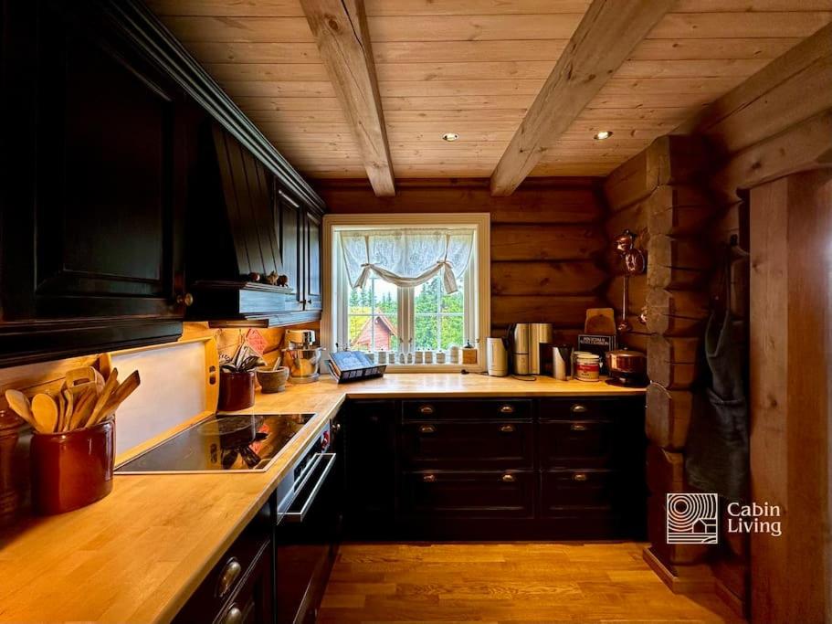 Large log cabin at Sjusjøen with sauna, fireplace and panoramic view view 3