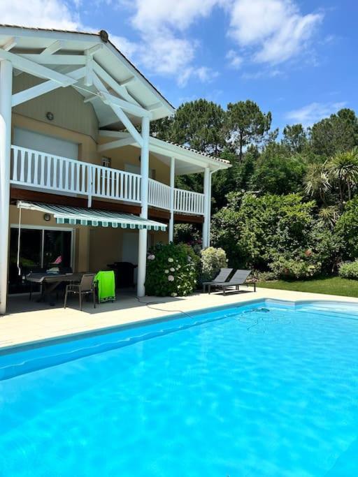 Villa Luxe piscine chauffée, 4 chambres, surplombant le golf entre océan & lac Plage à 5 min