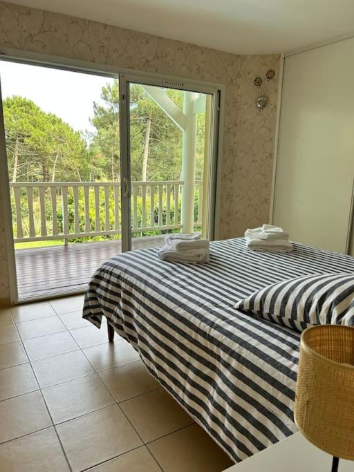 Villa Luxe piscine chauffée, 4 chambres, surplombant le golf entre océan & lac Plage à 5 min
