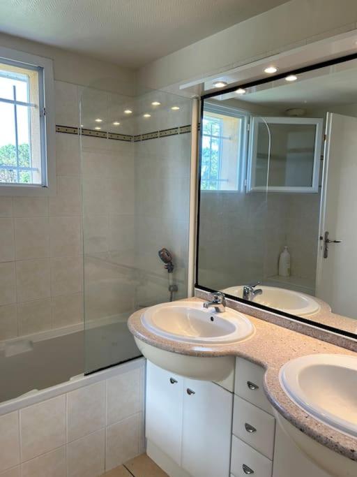 Villa Luxe piscine chauffée, 4 chambres, surplombant le golf entre océan & lac Plage à 5 min