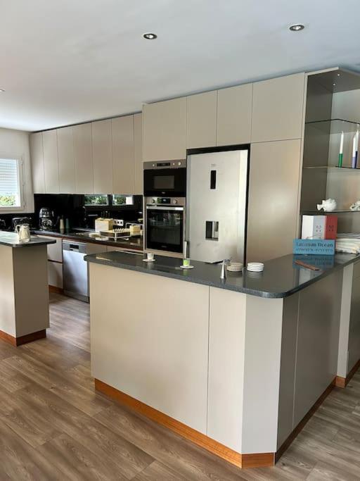 Villa Luxe piscine chauffée, 4 chambres, surplombant le golf entre océan & lac Plage à 5 min