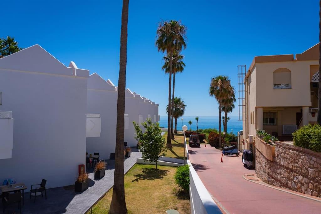 Modern Beachside Flat in Wyndham Costa del Sol