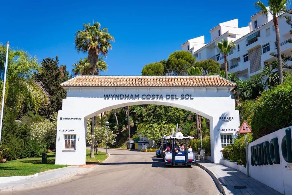 Modern Beachside Flat in Wyndham Costa del Sol