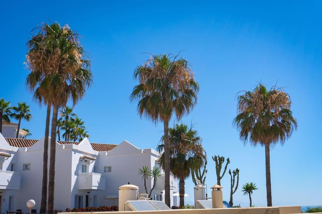 Modern Beachside Flat in Wyndham Costa del Sol