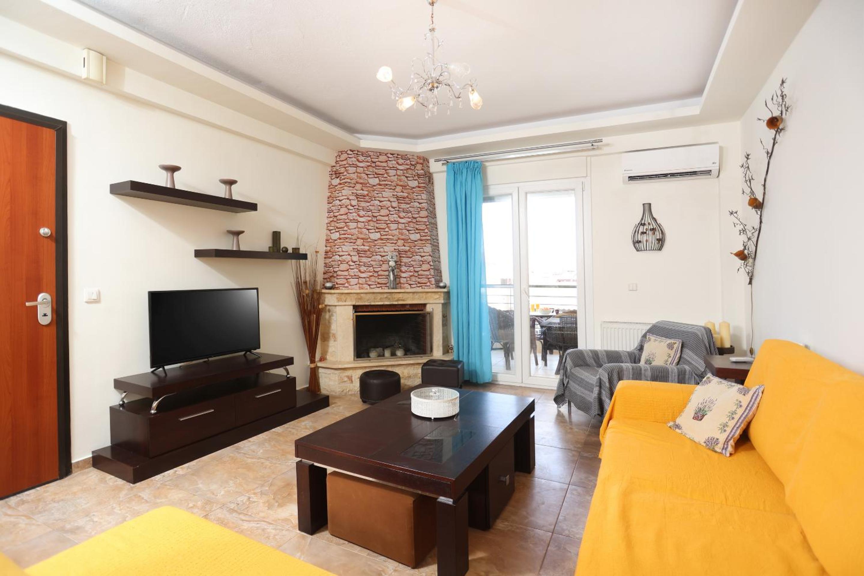 Zen Apartment - 2 min walk to Beach, Central Hanioti view 3