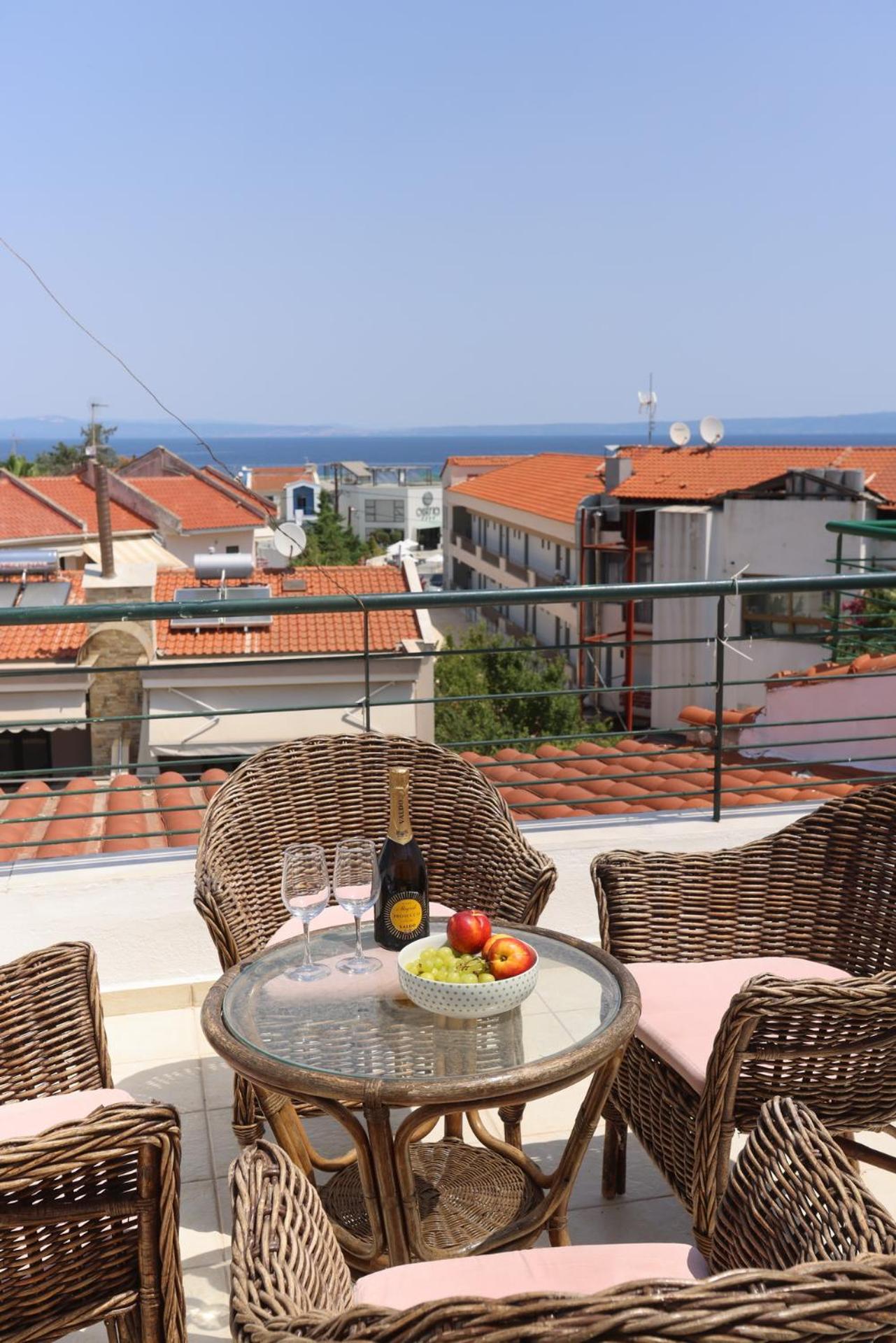Zen Apartment - 2 min walk to Beach, Central Hanioti view 2
