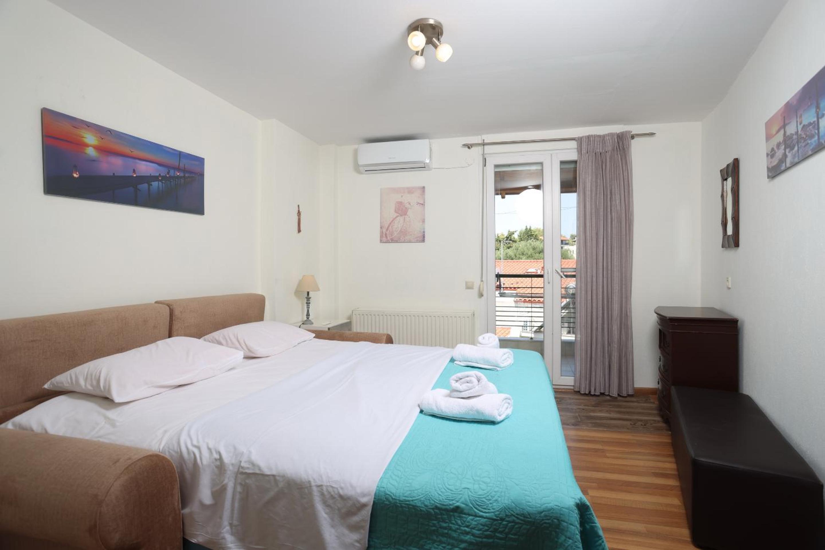 Zen Apartment - 2 min walk to Beach, Central Hanioti view 4