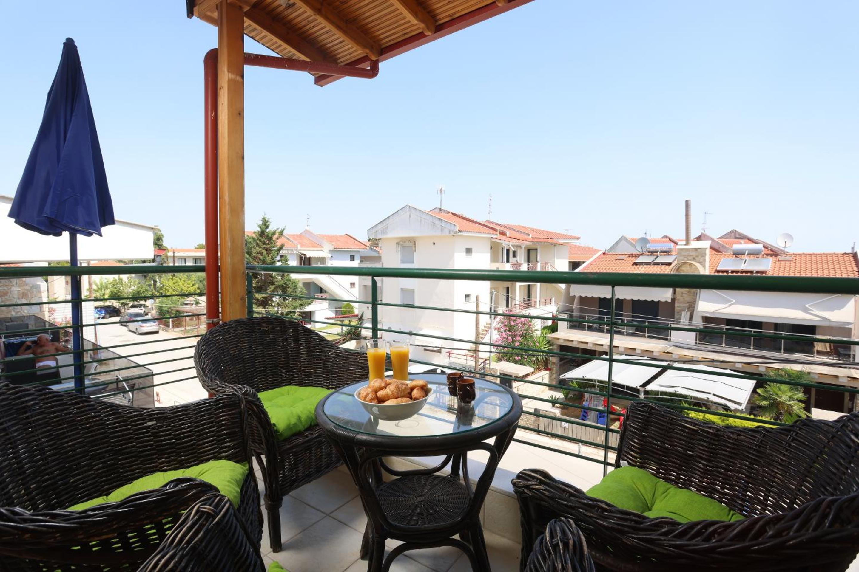 Zen Apartment - 2 min walk to Beach, Central Hanioti view 5