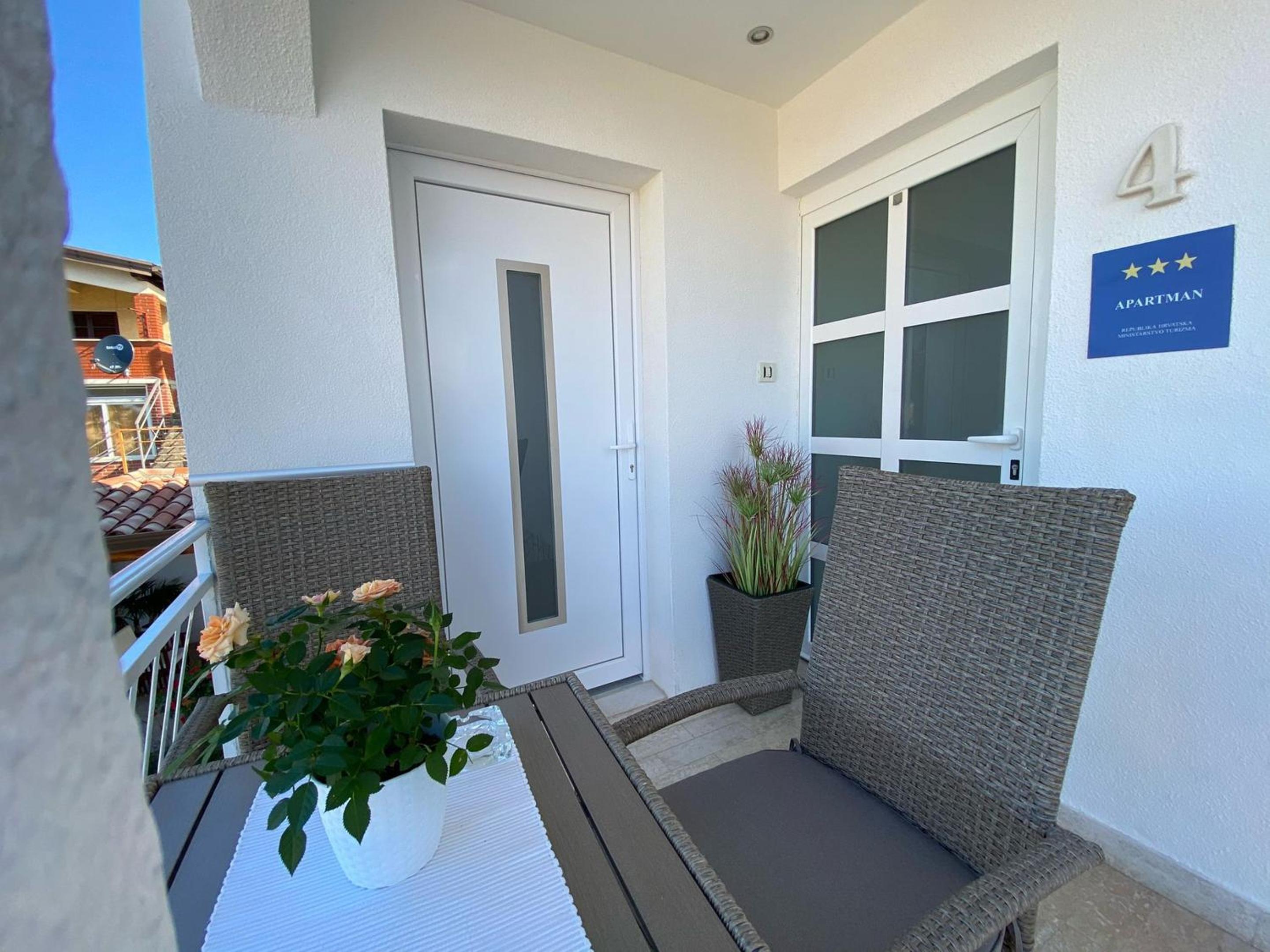 Welcoming apartment in Novigrad, 40 m² with peaceful garden view 5