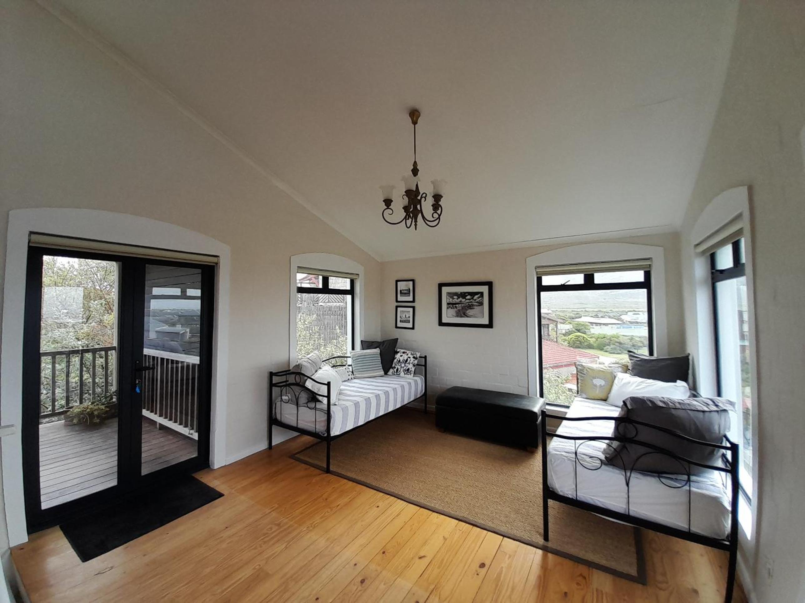 Peaceful Seaside Cottage, Betty's Bay Accommodation view 4