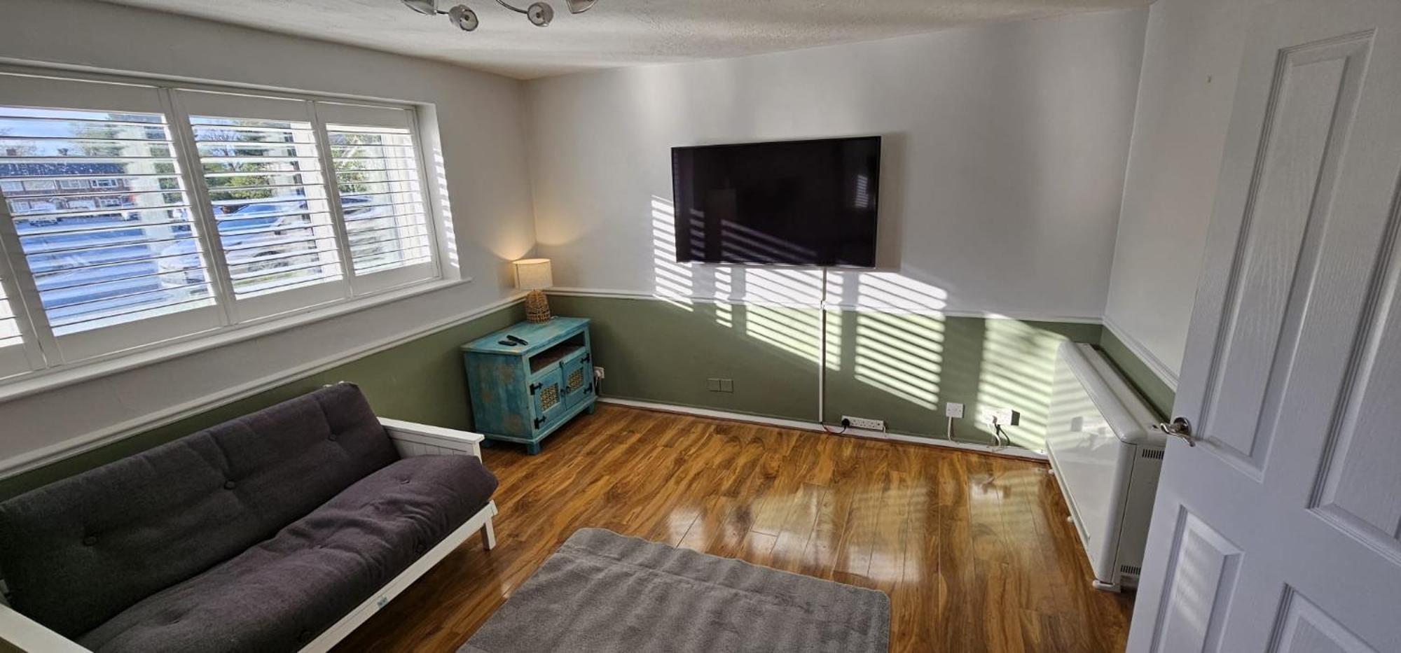Bishops Stortford Vacations - Large 2 Bed Ground Floor Flat  Sofa bed - Property Image 5