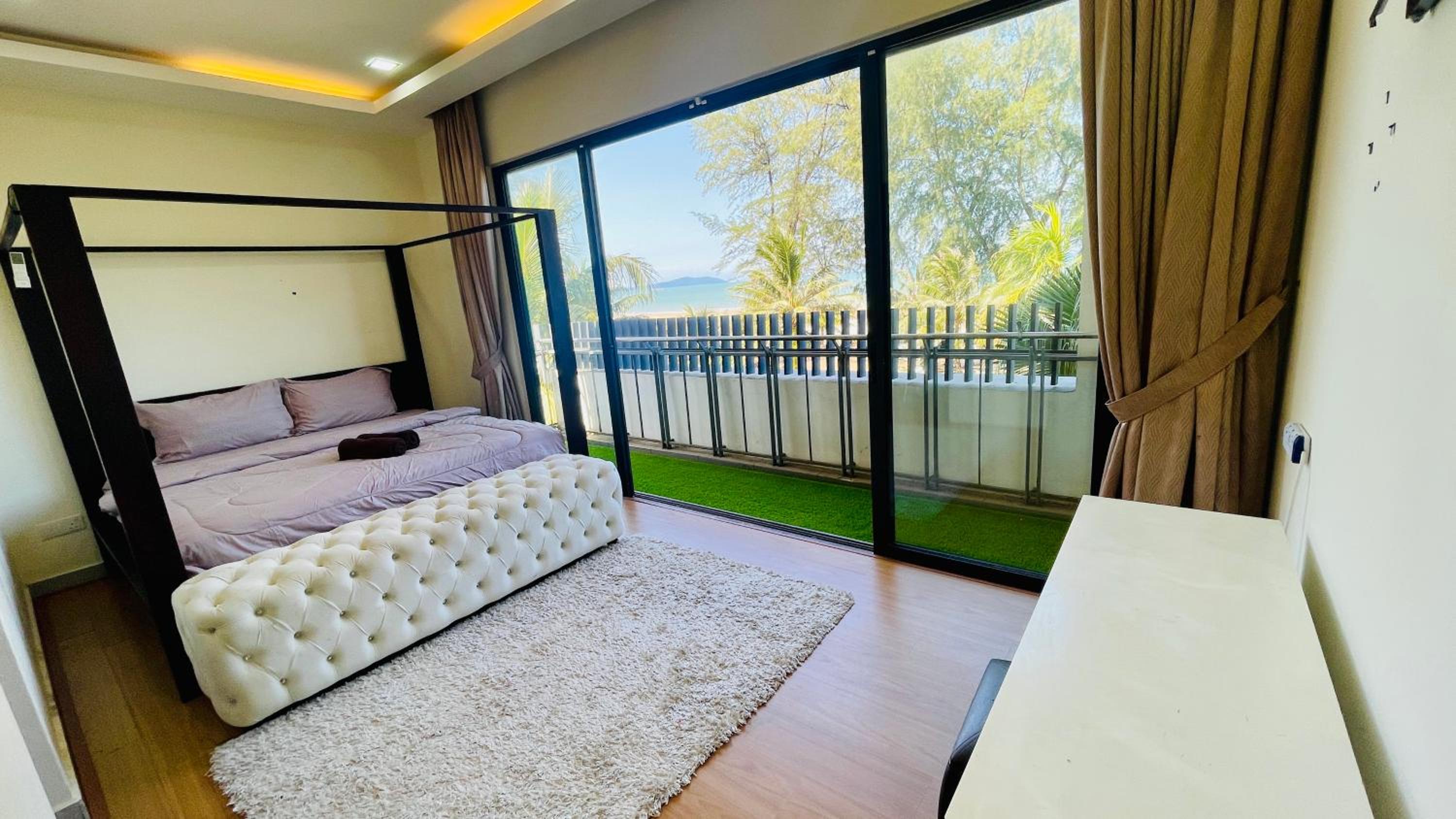 Seafront villa idaman