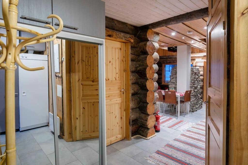 Elegant and Cosy Log Lodge Villa Aurora