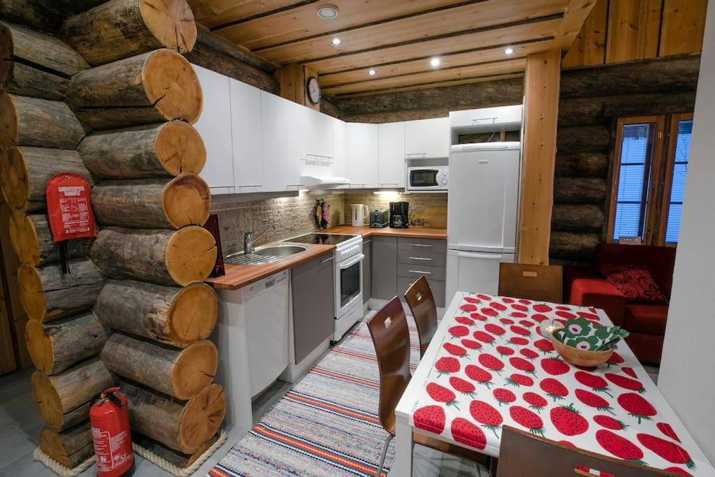 Elegant and Cosy Log Lodge Villa Aurora