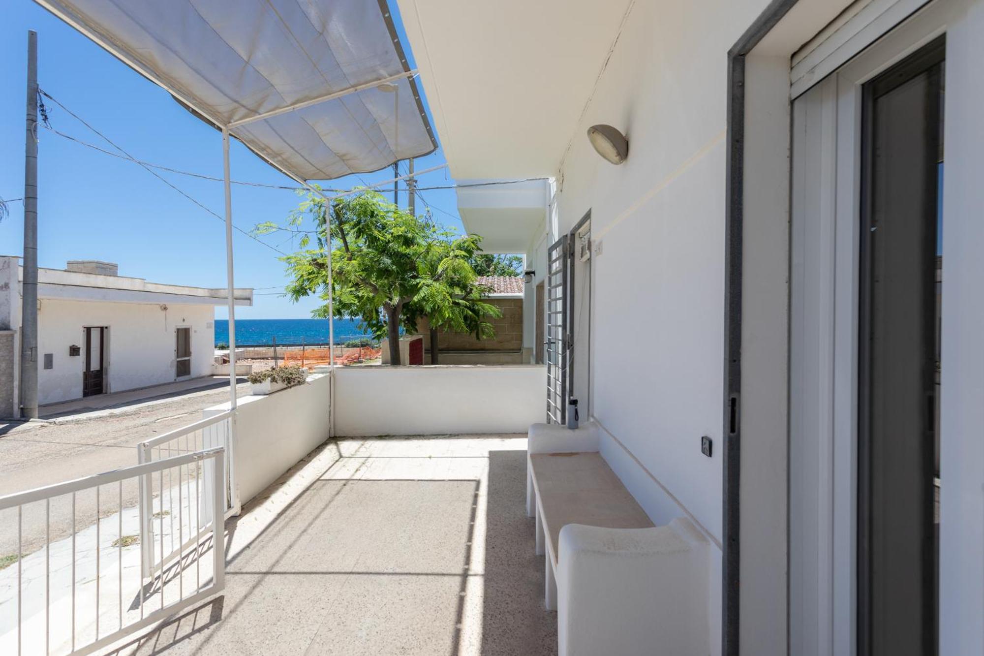 Villetta Mary vista mare, by Apulia home view 4