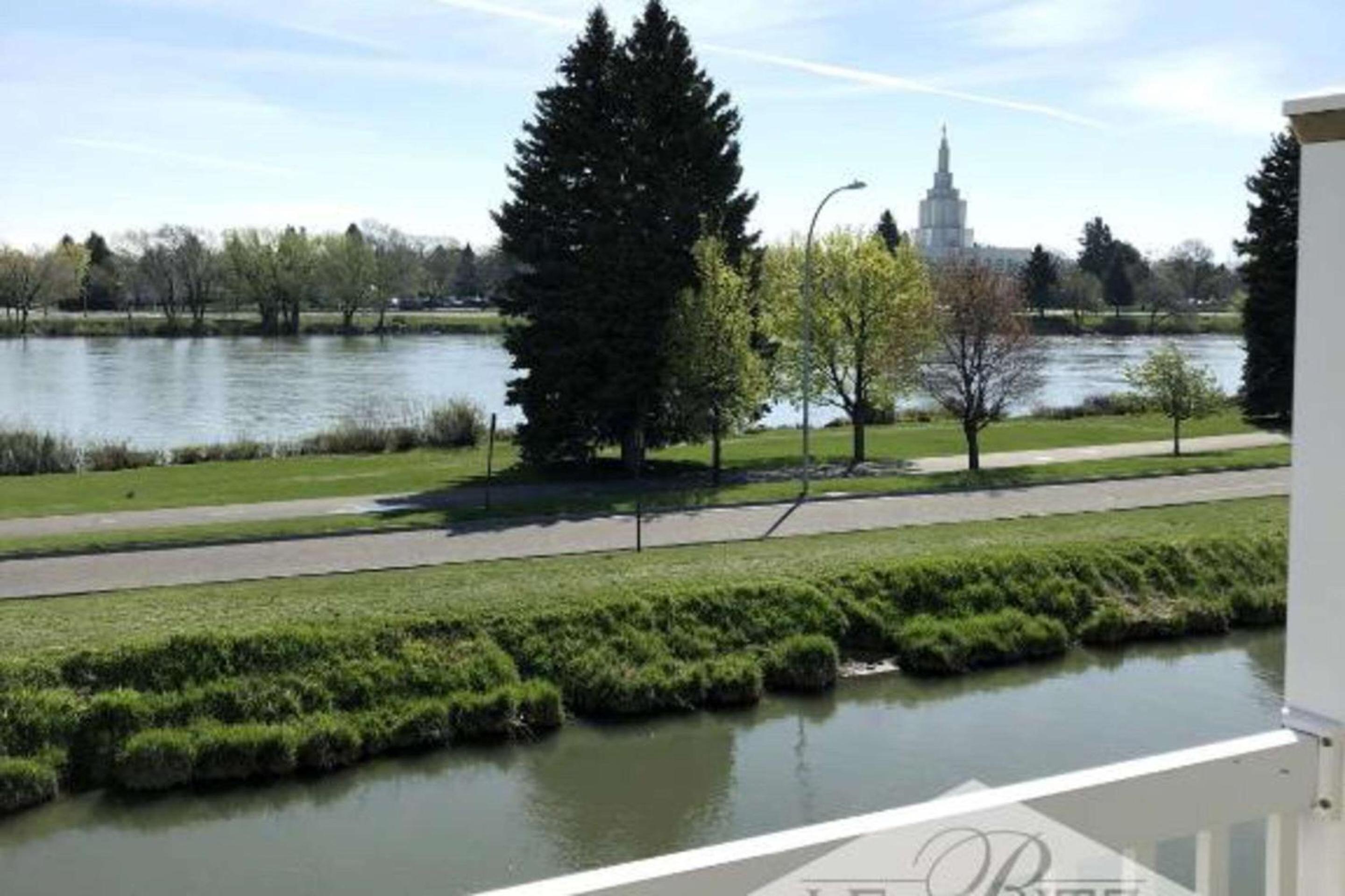 Clarion Inn Idaho Falls Riverfront view 4