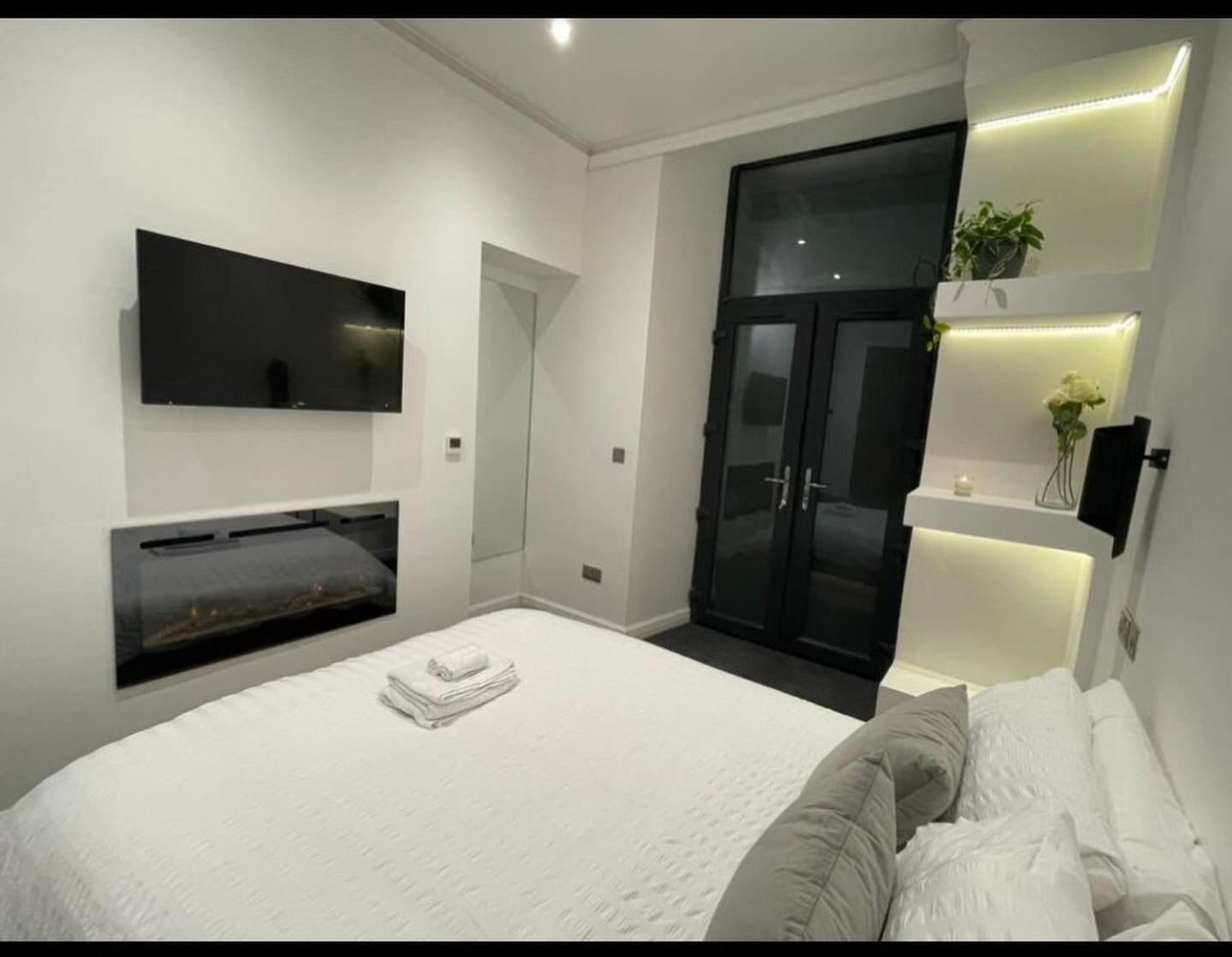 Stylish 2BR Apartment with Private Steam Room view 3