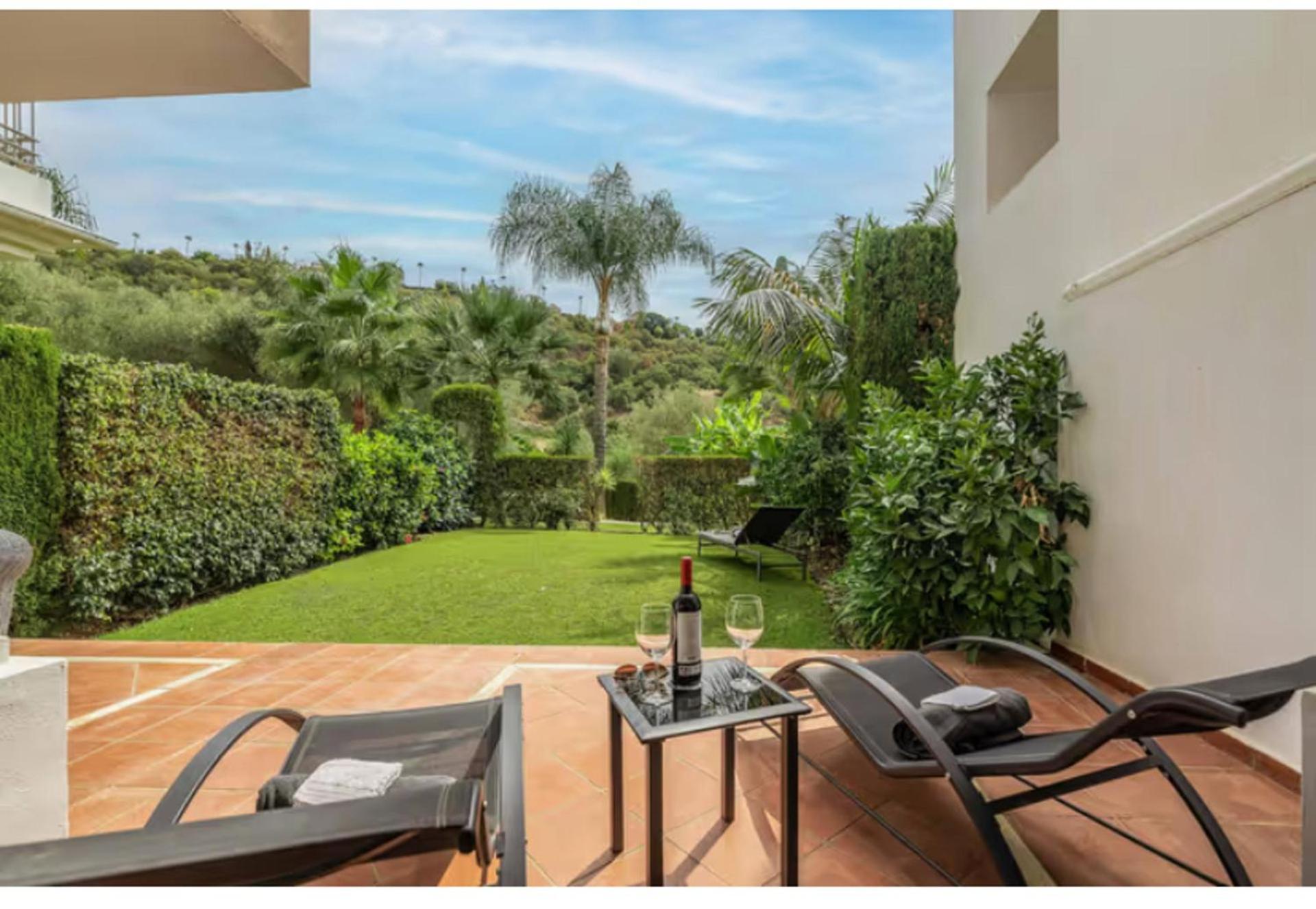 2 Bedrooms - Sleeps 4 - Garden and Pool with View photo 4