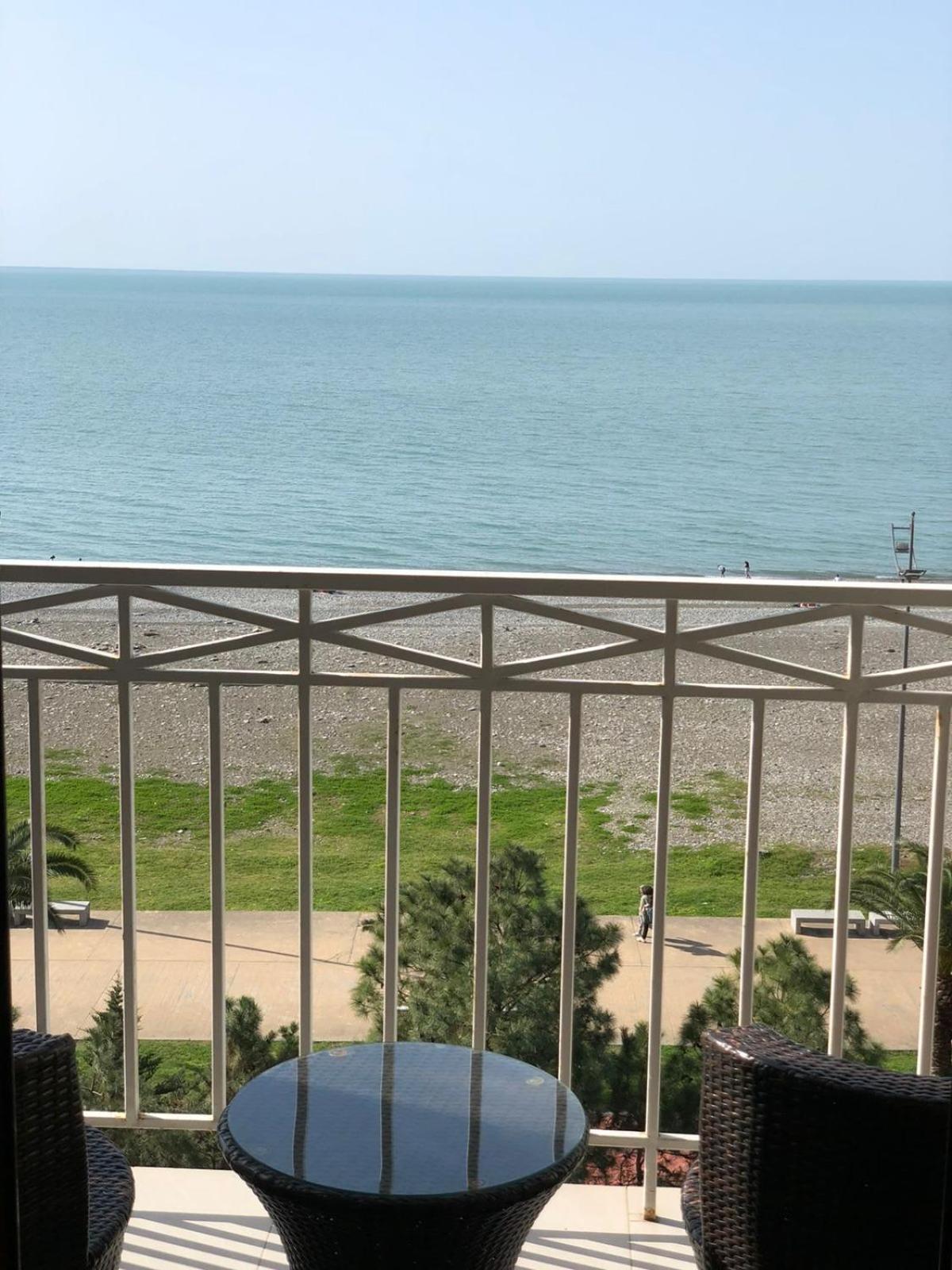 Black Sea Vi Dary Magnoliy