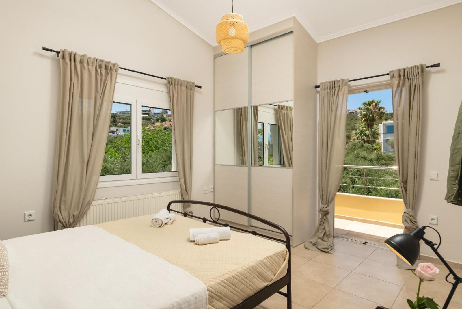 Para thin Alos Crete view 5