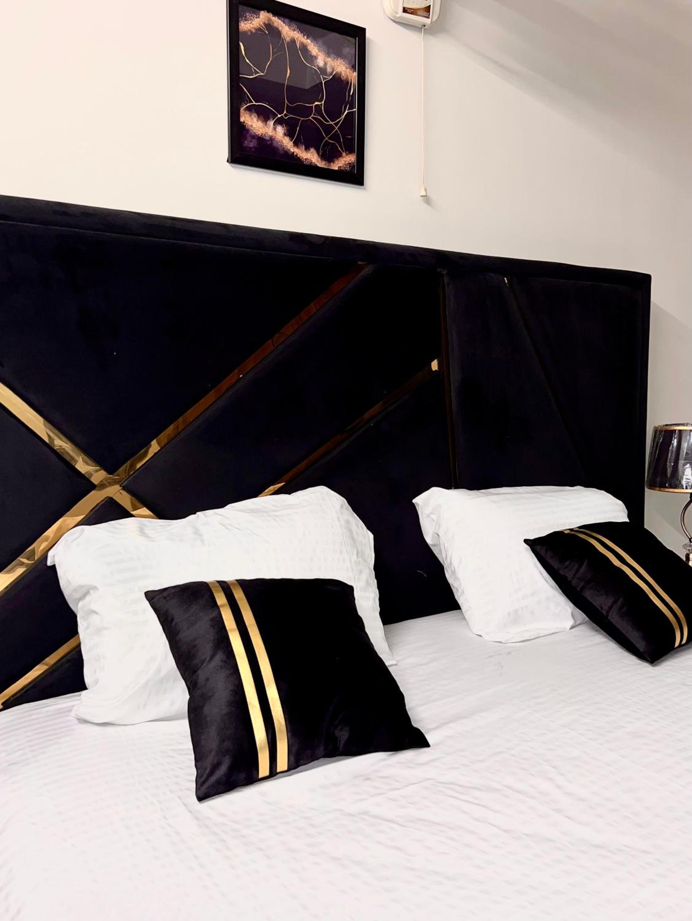 Luxury Versace Apartment Islamabad Netflix Secure