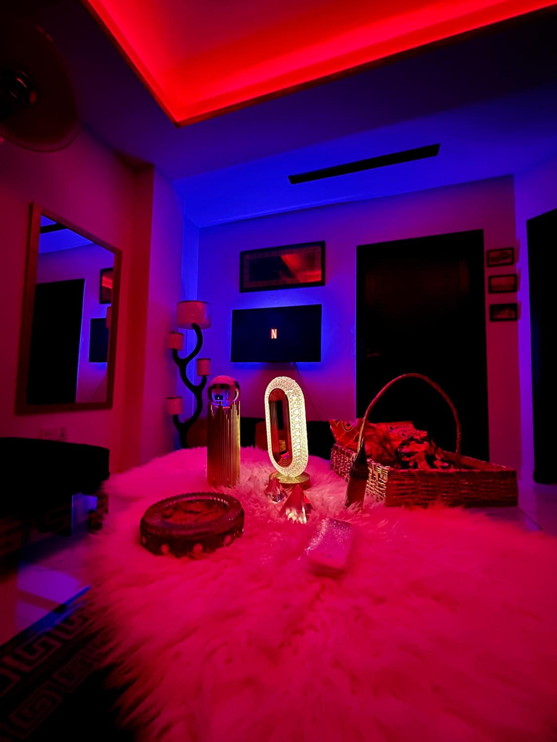 Luxury Versace Apartment Islamabad Netflix Secure