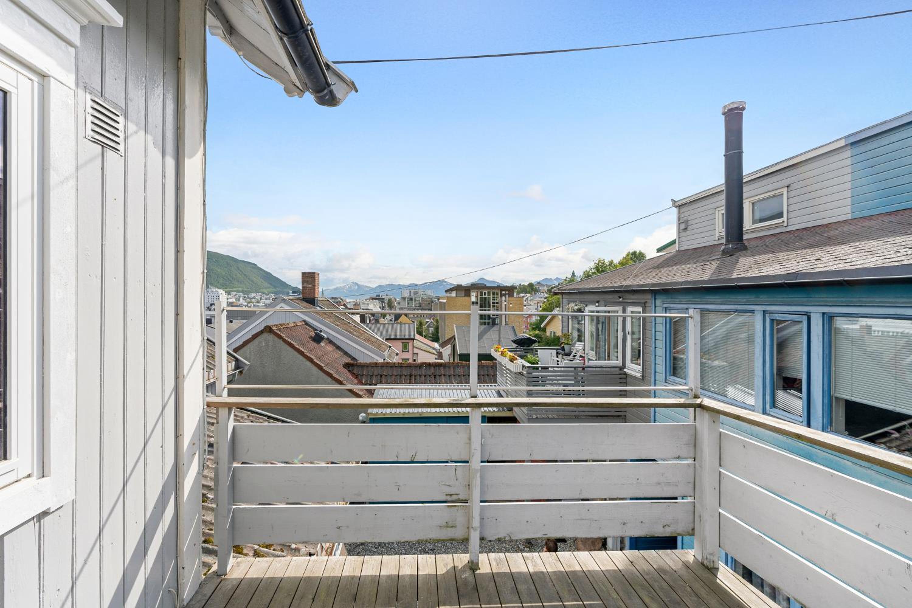 Hotel Arctic Homes - Historical Tromsø House With View - Image 1