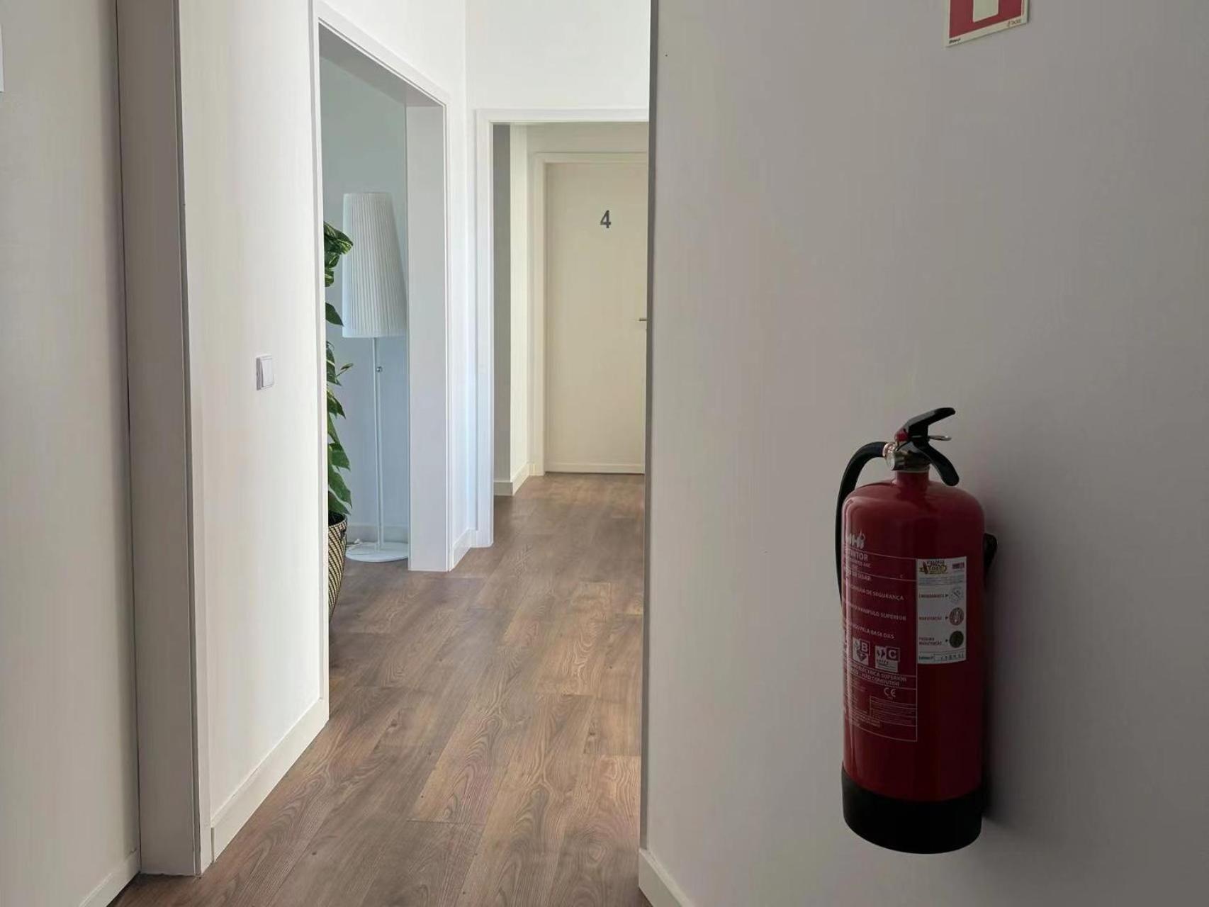 Comfy Room near Metro & Airport view 4